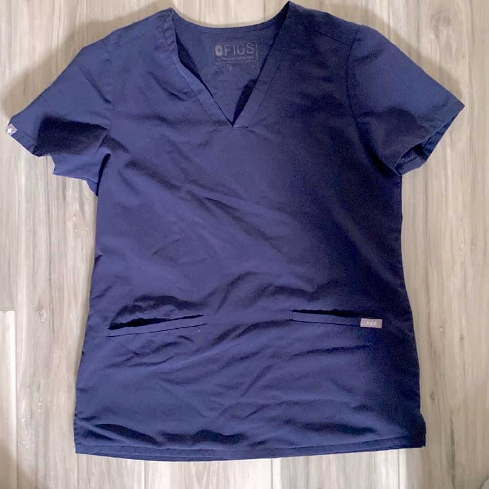 FIGS Casma Three Pocket scrub top in navy